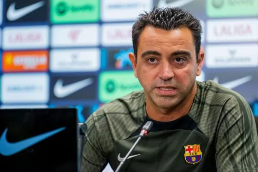 Barcelona anuncia a renovação de contrato com o técnico Xavi Hernández até 2025