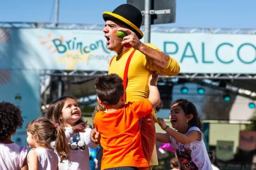 Brincando na Praça ocupa a Vila Buarque com espetáculos, intervenções e oficinas gratuitas