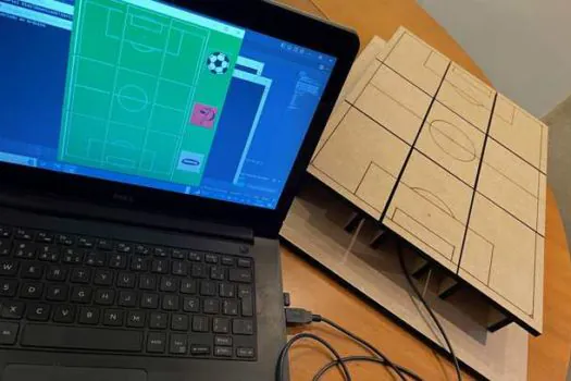 Formandos do IMT apresentam projeto para deficiente visual acompanhar jogos de futebol