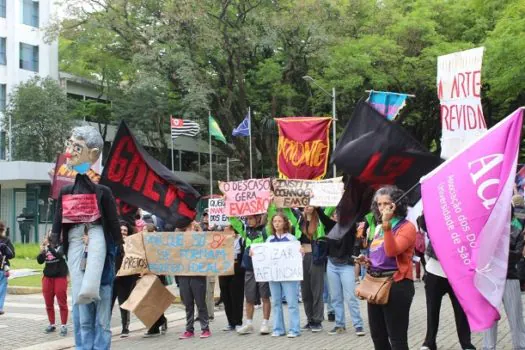 Estudantes entram com ação contra a USP para tentar impedir reprovação por greve