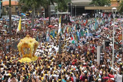 Círio de Nazaré leva multidão às ruas de Belém neste domingo 