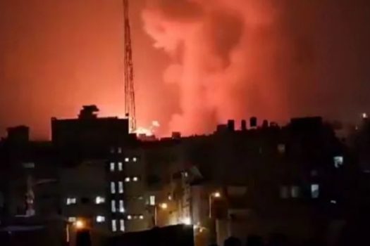 Israel bombardeia Gaza com ataques aéreos e Netanyahu convoca gabinete de guerra