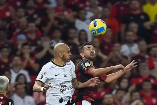 Corinthians e Flamengo se enfrentam pelo Brasileirão