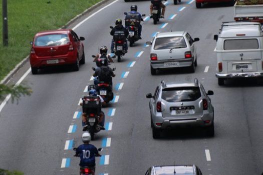 Corredor Norte-Sul, em São Paulo, ganha mais 3,5 km de faixa azul para motos