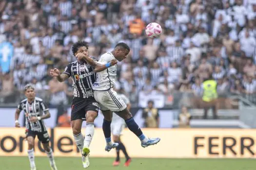 Cruzeiro vence primeiro clássico na casa nova do Atlético com gol contra