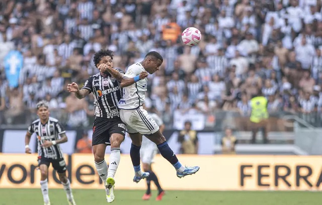 Cruzeiro vence primeiro clássico na casa nova do Atlético com gol contra