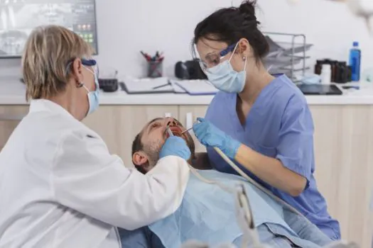 Cuidado odontológico é essencial para pacientes oncológicos