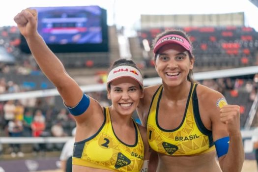 Duda e Ana Patrícia avançam de fase no Mundial de Vôlei de Praia