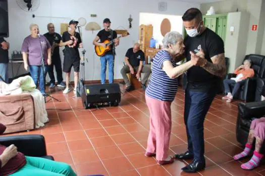 Projeto Estação Alegria leva música e diversão a idosos de São Caetano