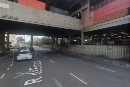 Teto da estação Osasco, da Linha 9-Esmeralda, desaba por causa da chuva