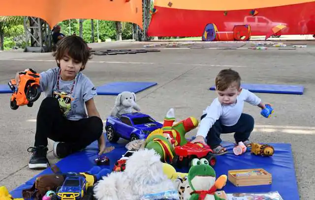 feira-troca-de-brinquedos