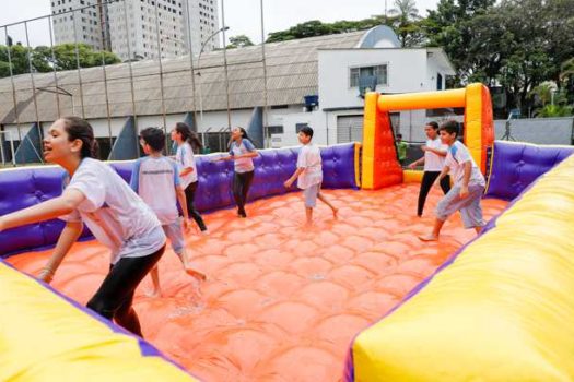 Atividade física na infância e adolescência traz benefícios permanentes ao coração, diz estudo