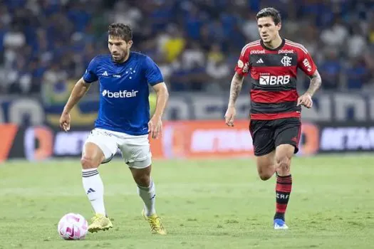 Cruzeiro enfrenta Flamengo buscando primeira vitória sob comando de Diniz no Brasileirão