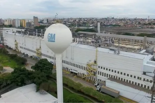 Metalúrgicos da GM aprovam greve em três fábricas de São Paulo após demissões