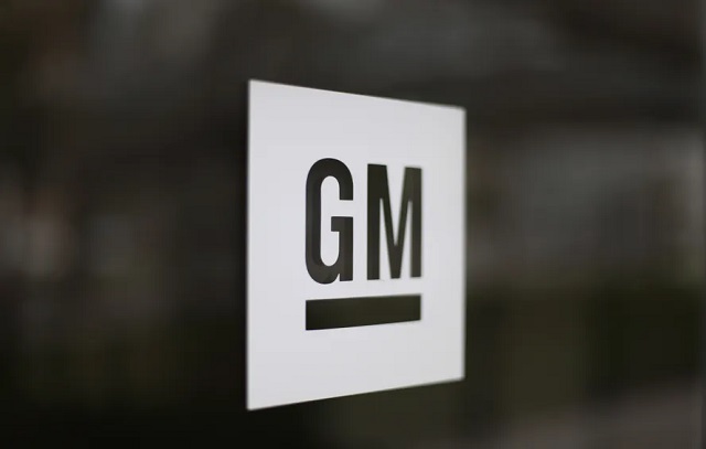 GM demite funcionários de três fábricas por telegrama