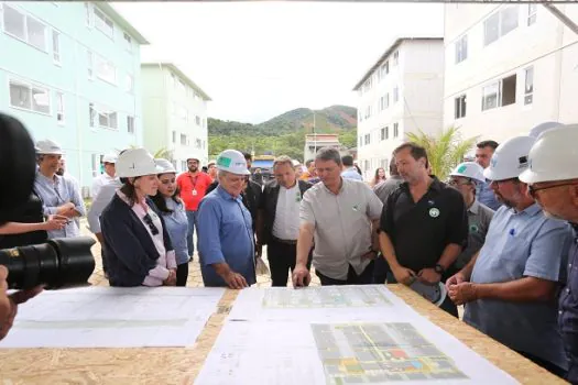 Governador faz visita técnica a novos conjuntos de moradias em São Sebastião