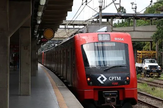 Estação Dom Bosco da CPTM recebe ação em referência ao Agosto Laranja