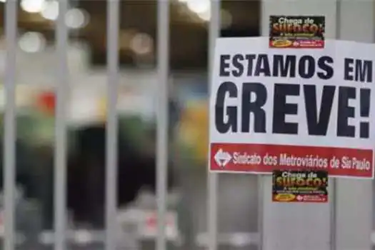 Greve em SP: Trens circulam em trecho reduzido e metrô funciona parcialmente