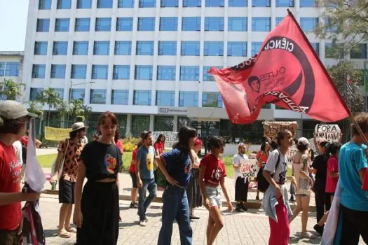 Estudantes da USP não chegam a consenso e greve continua