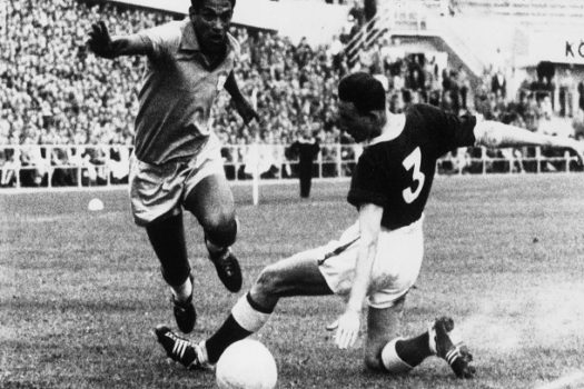 CBF e Fifa homenageiam Garrincha por 90 anos e relembram parceria com Pelé