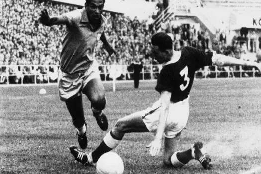 CBF e Fifa homenageiam Garrincha por 90 anos e relembram parceria com Pelé