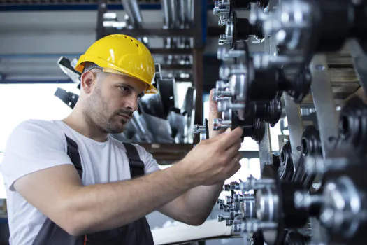 Vendas da indústria de máquinas têm queda de 16,5% em setembro