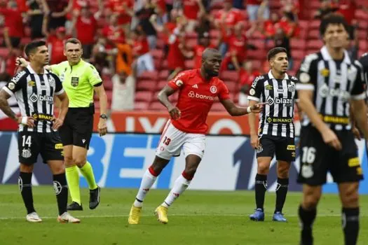 Internacional arrasa e afunda o Santos com a maior goleada do Brasileirão: 7 a 1