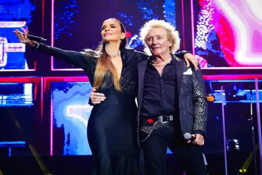 Ivete Sangalo e Rod Stewart fazem show animado, mas parado no tempo