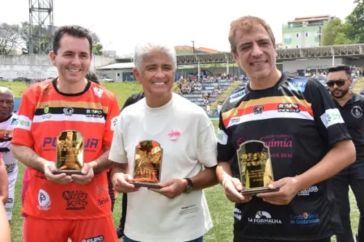 Santo André arrecada alimentos e brinquedos em jogo de futebol beneficente