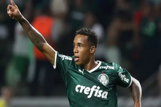 Kevin tem evolução no Palmeiras, corresponde em campo e terá mais chances