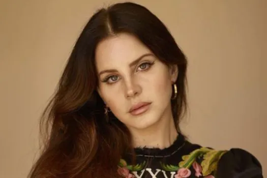 Lana Del Rey afirma ter doado cachê de sua turnê