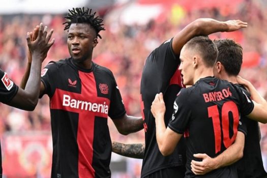 Leverkusen lidera invicto a Bundesliga, enquanto Borussia Dortmund