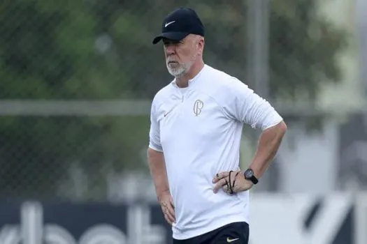 Mano testa ataque e defesa do Corinthians para ajustar a equipe no Brasileiro