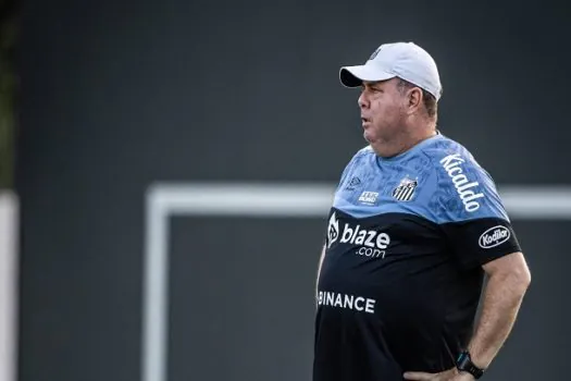 Torcida vaia jogadores, mas Marcelo Fernandes não lamenta noite ruim do Santos