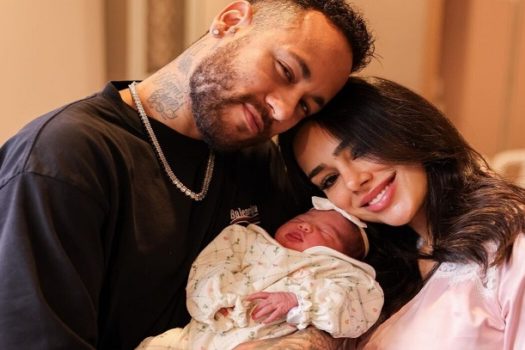 Bruna Biancardi publica primeiras fotos com a filha e Neymar