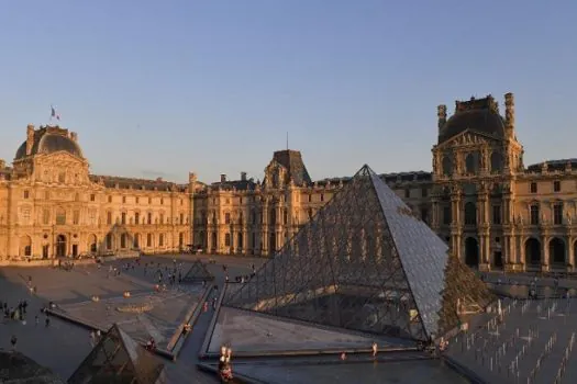 Museu do Louvre fecha na França neste sábado após ameaças