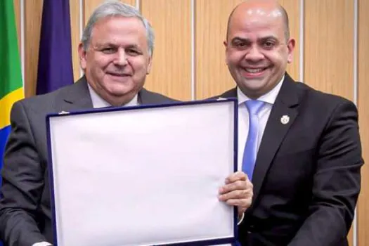 Olyntho Voltarelli homenageia vice-prefeito Seraphim com Título de Cidadão Sulsancaetanense