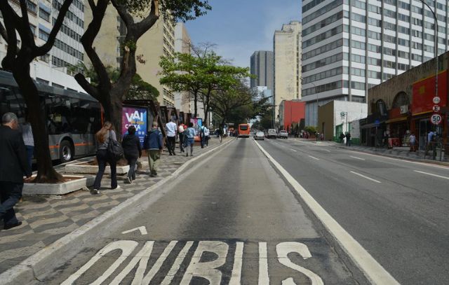 Prefeitura de SP reforça linhas de ônibus durante feriado de Finados