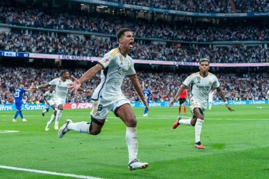 Real Madrid vence e torce contra Barcelona para ser campeão do Campeonato Espanhol neste sábado