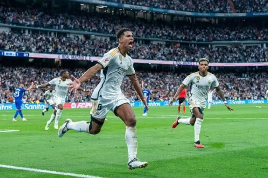 Com 2 gols de Bellingham, Real Madrid busca virada por 2 a 1 no clássico com Barcelona