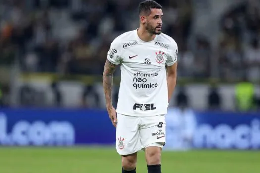 Renato Augusto treina à parte e Mano arma time titular para retomada do Brasileiro