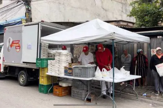 Restaurante Popular Móvel de Mauá completa um ano