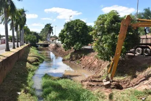 Programa Rios Vivos retira 18,6 mil caminhões de resíduos e revitaliza 37 cursos d’água