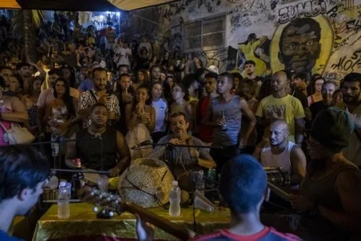 Noites do Rio têm rodas de samba que integram mulheres e LGBTQIA+