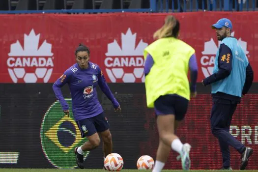 Com Arthur Elias no comando, seleção feminina pega Canadá neste sábado