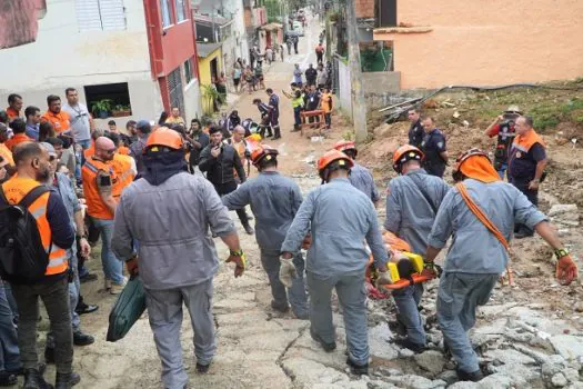 Defesa Civil: simulado de abandono de área de risco reúne 700 pessoas na Vila Sahy