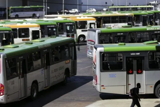 Volume de serviços cai 0,9% em agosto