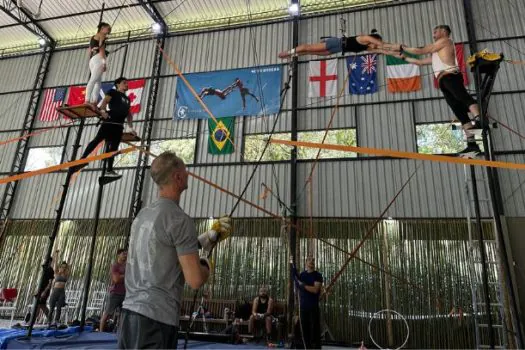 Artistas da América do Sul se reúnem em Curitiba para treinar com Cirque du Soleil