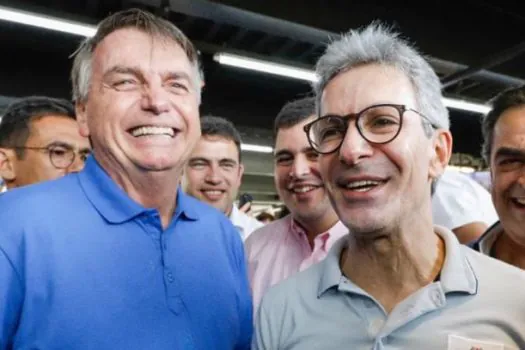 Zema posta foto com Bolsonaro após criticar postura do ex-presidente na pandemia