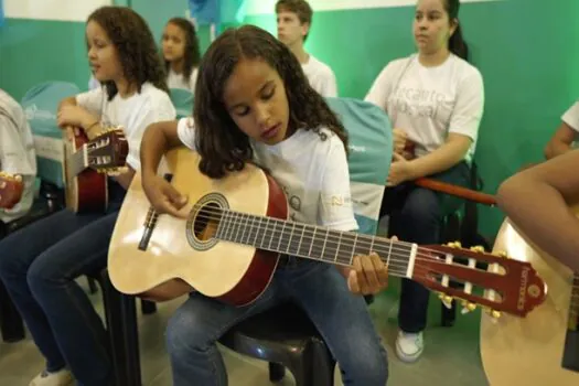 Jovens de Embu-Guaçu poderão aprender a tocar instrumentos musicais gratuitamente